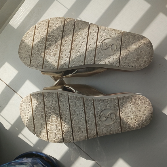 Women's Gold Slide Sandals Size 7 - Picture 3 of 4